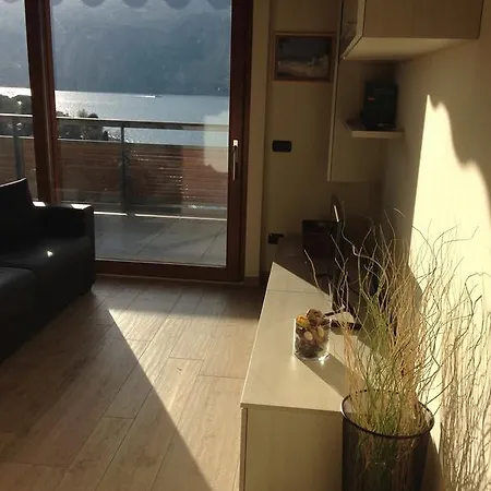 Terrazzo Sul Lago דירה